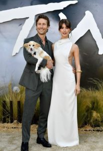 Glen Powell & Daisy Edgar-Jones 