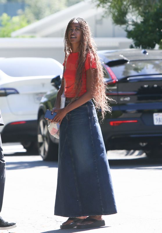 Malia Obama blowout Summer Hair
